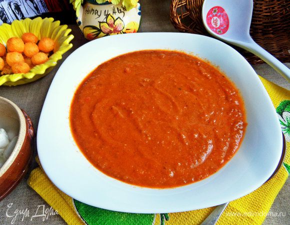 Разлить по тарелкам.