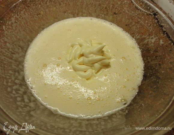 Добавляем майонез и перемешиваем.