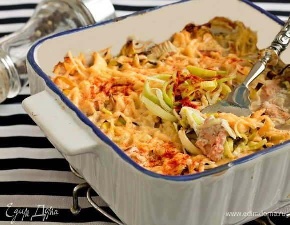 При подаче украсить пореем и молотой паприкой.