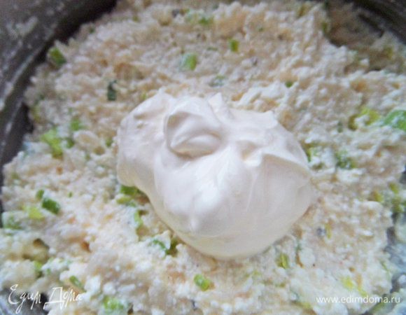 Ввести сметану. Перемешать.