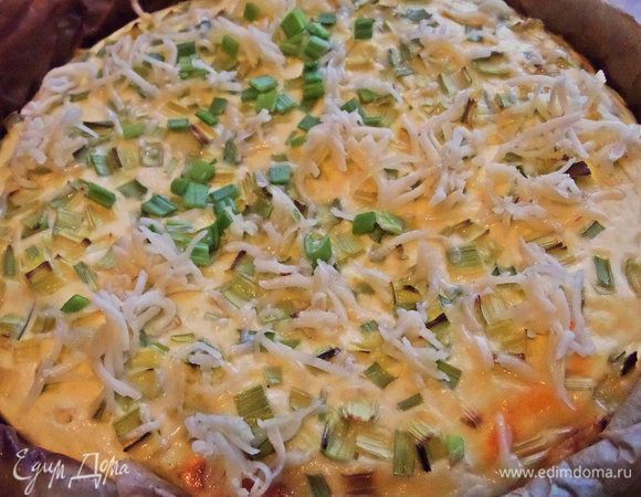 Посыпать верх сыром.