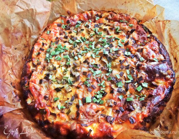 Всего пирог запекается 30 — 35 минут. При остывании оседает.