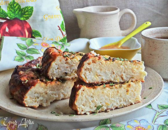 Пирог хорошо режется и держит форму, хотя не содержит муки.