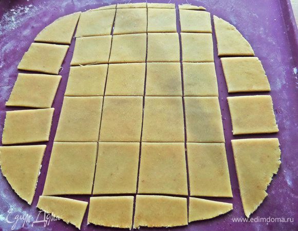 Нарезать на маленькие квадратики. Не больше спичечного коробка.