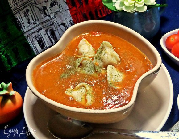 В Италии тортеллини также подают в суп-пюре.