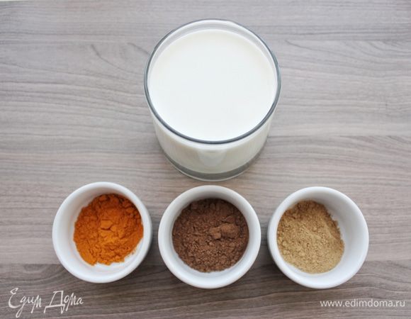 На порцию молока 250 мл, объем можете увеличить, либо уменьшить. Также и со специями. 