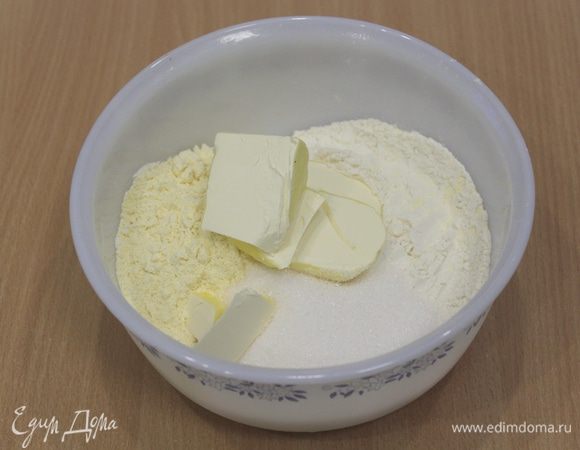 В миске смешать сухие ингредиенты (сахара берем ⅓ стакана). 