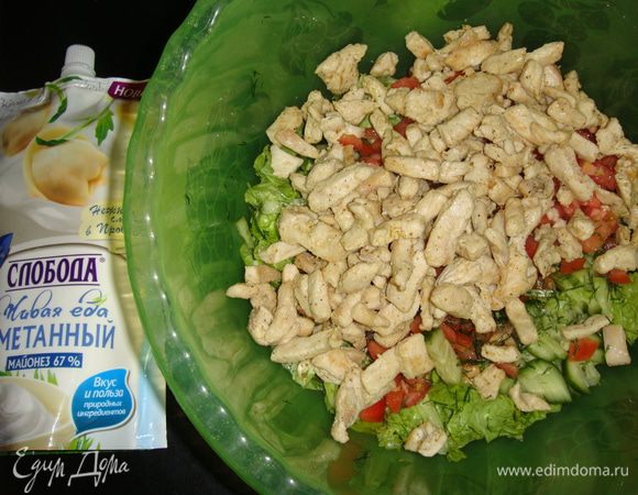 Выложить остывшую курицу.