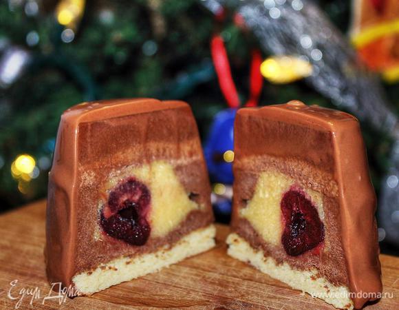 Для пущего еффекта подавать можно разрезанной, но нож стоит подогреть.