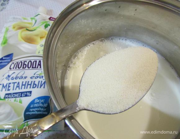 Приготовить крем. Сварить манную кашу. Дать остыть.