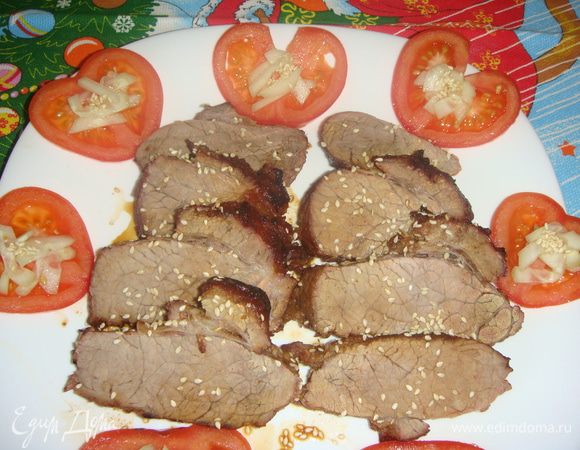 Мясо нарезать кусочками и подавать к столу. Приятного аппетита.