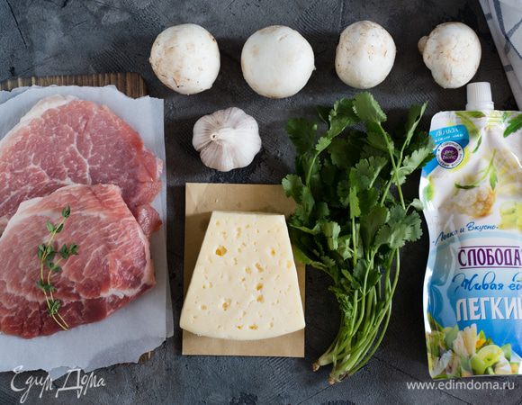 Духовку предварительно разогрейте до 180°С.