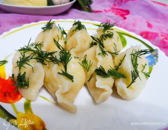 Сверху кладем кусочек сливочного масла и посыпаем укропом. 