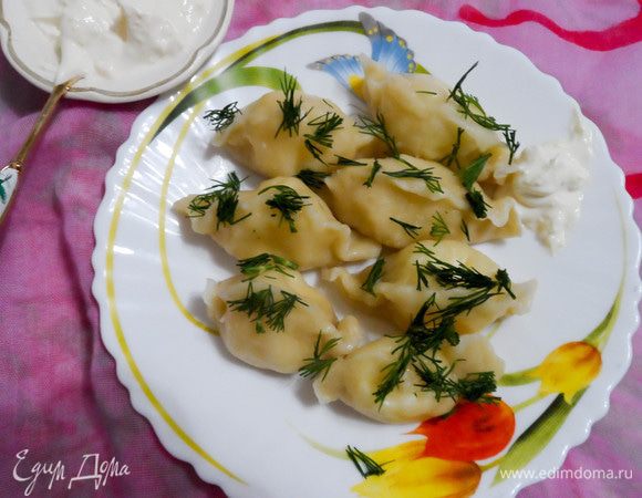 Квери я подавала со сметаной и измельченным чесноком. Приятного аппетита!