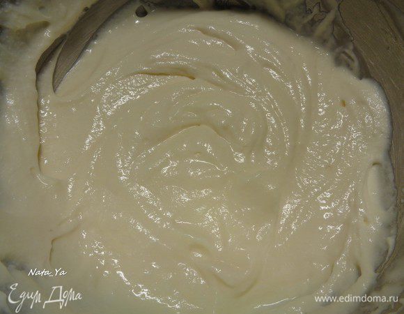 Наш крем готов! Он красивого кремового цвета и густой консистенции.