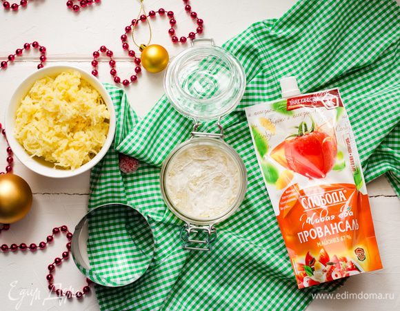 Затем тонкий слой майонеза.