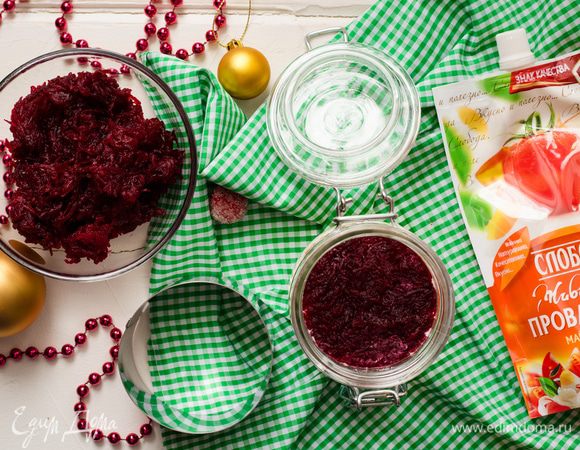 Завершающий слой свеклы и тонкий слой майонеза.