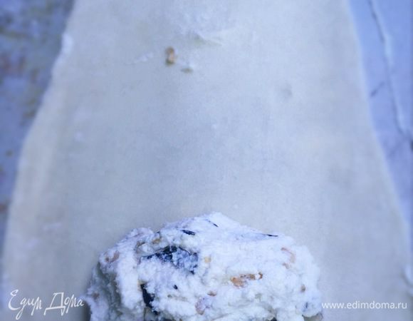  Раскатываем тесто.