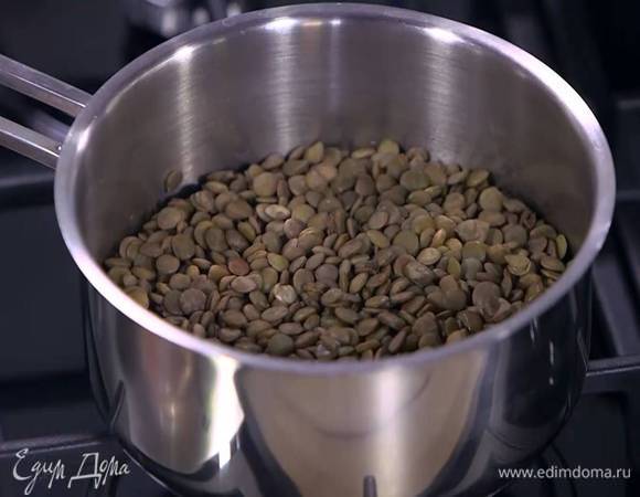 Чечевицу отварить согласно инструкции на упаковке без добавления соли.