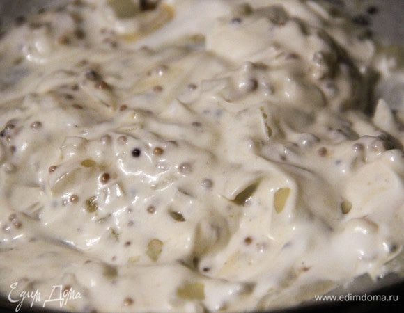 Томить в сковороде 2 — 3 минуты.