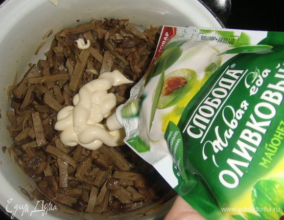 Смешать все ингредиенты и заправить майонезом Оливковый ТМ «Слобода». Посолить по вкусу.