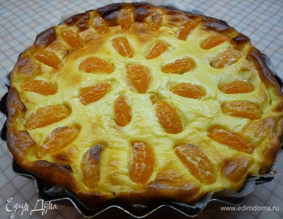 Выпекаем пирог в заранее разогретой духовке при температуре 180°С в течение 1 часа.