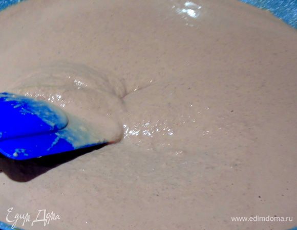 Добавляем бульон до консистенции густой сметаны, затем добавляем по вкусу горчицу, даем постоять 10 — 15 минут и подаем.