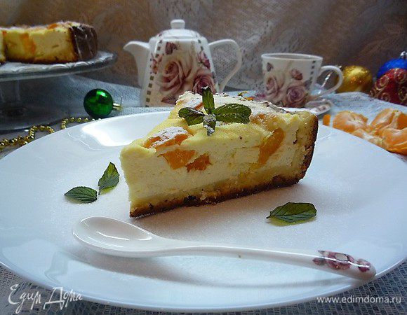 Даем пирогу немного остыть и подаем на стол! Приятного чаепития!