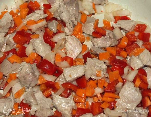 Добавить к мясу.