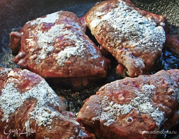 Обжарить до корочки. Рекомендую на чесночном или кунжутном масле от Biolio.