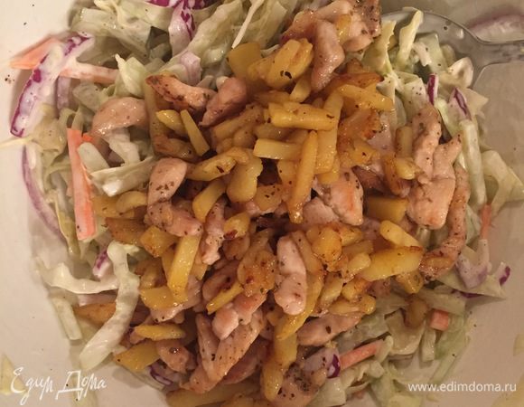 В салат добавить майонез и перемешать все ингредиенты. Начинка готова!