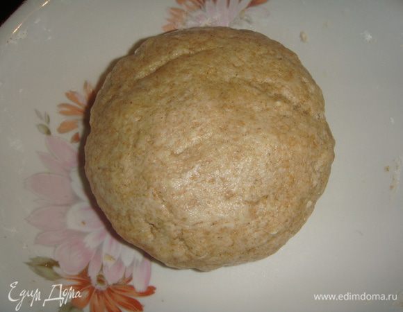 Замесить эластичное тесто.