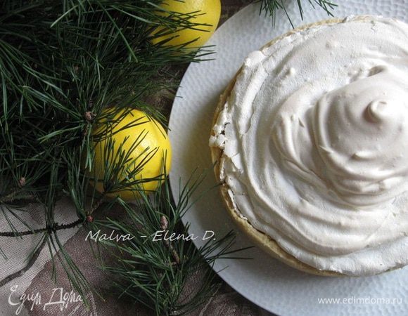 Различие  вышеприведенного рецепта с приготовленным по фильму заключалось в следующем. Для меренги ( по фильму) использовался сахар, а не сахарная пудра в пропорции: 4 белка на 220 грамм сахара. Для курда не применялся апельсиновый сок. Время нахождения в духовке меренги было чуть меньше, а градус чуть выше  190°С.