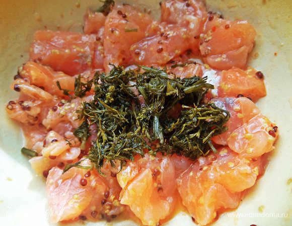 Укроп измельчить. У меня засоленный с лета. Перемешать начинку.