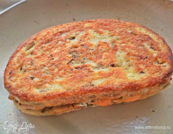 Переворачиваем и жарим снизу.