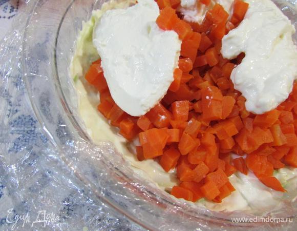 Затем слой моркови и майонезная заливка.