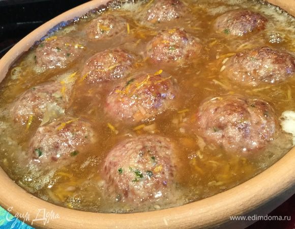 Выключите духовку, готовые тефтели залейте соусом, и поставьте в духовку протомится на 5 минут.