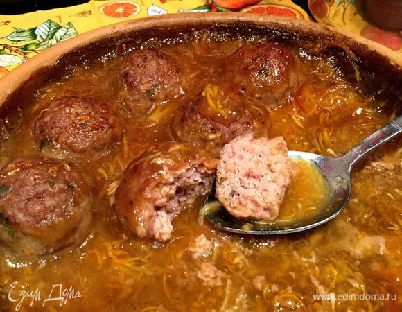 Подавайте тефтели с рисом или другим гарниром. Приятного аппетита!
