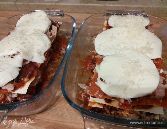 Запекать в заранее разогретой до 175°С духовке приблизительно 45 минут. 