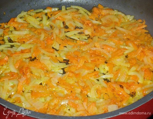 Обжариваем 3 — 5 минут.