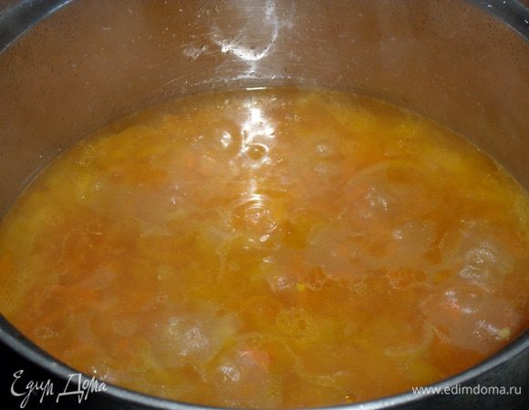 С момента закипания варим 5 — 10 минут.