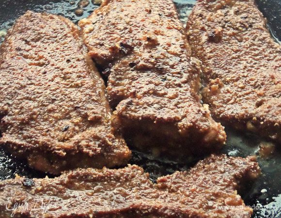 Перевернуть и обжарить снизу, тоже недолго.