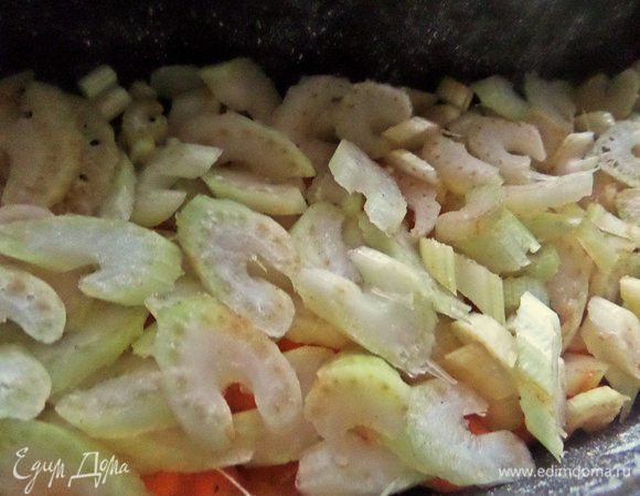 Далее слой сельдерея.