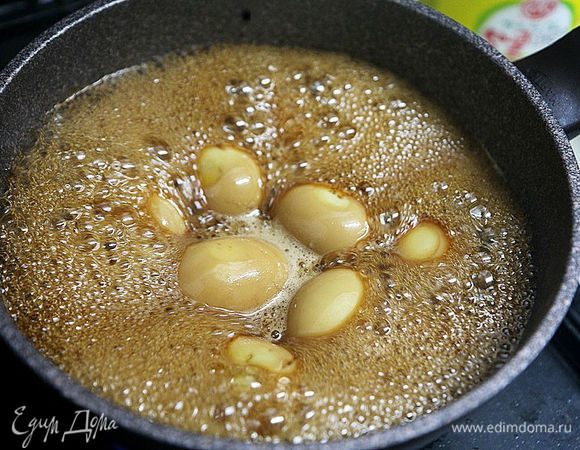 Снова довести до кипения и кипятить 1 — 2 минуты.