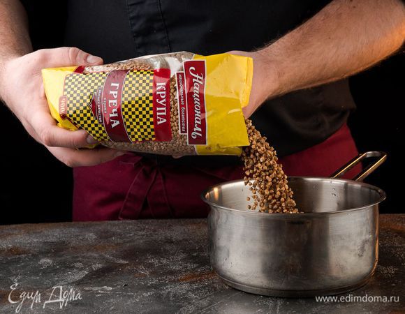 Гречу ТМ «Националь» залить в два раза большим объемом воды и отварить до готовности.