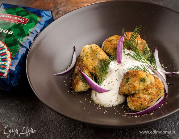 Готовые биточки выложить на бумажное полотенце, чтобы удалить излишки жира. Подавать со сметаной!