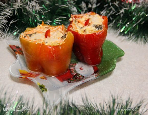 Вырезать из оставшихся частей фитильки для будущих свечек. Украсить ими закуску.