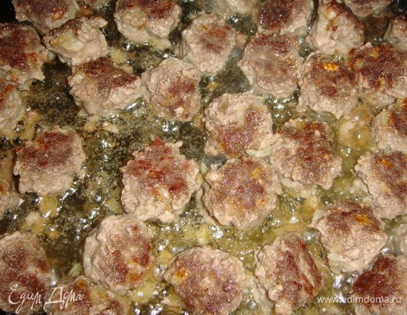 Обжарить их.