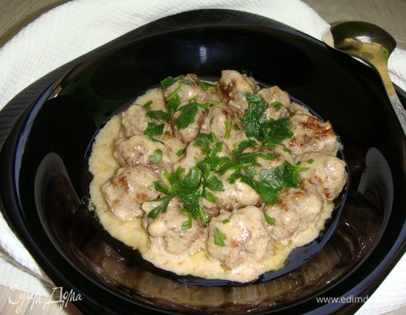 Готовые мясные шарики подавать горячими с картошкой. Приятного аппетита !