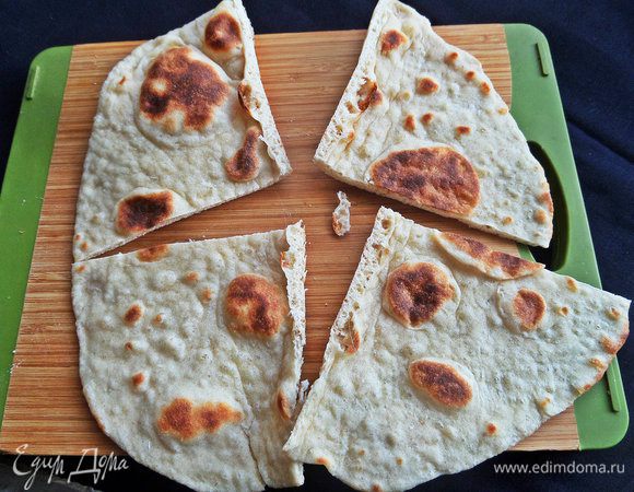 Лепешку разделить на 4 части.